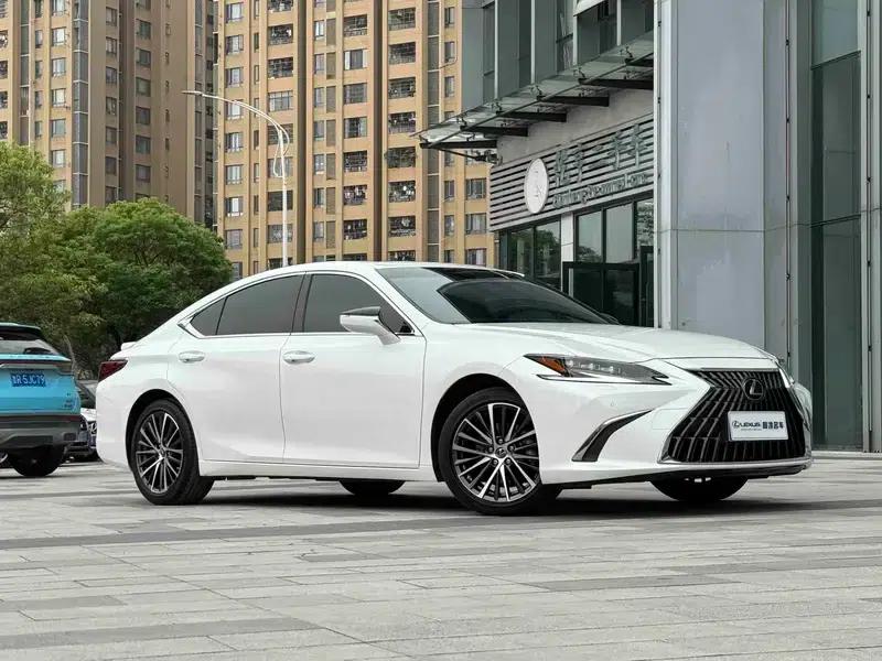 Lexus ES 2022 300h Premium Edition — миниатюра 3