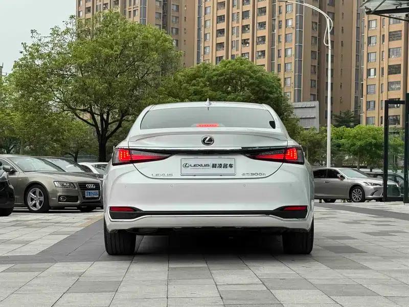 Lexus ES 2022 300h Premium Edition — миниатюра 5