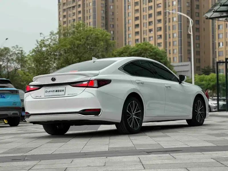 Lexus ES 2022 300h Premium Edition — миниатюра 6