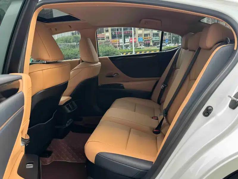 Lexus ES 2022 300h Premium Edition — миниатюра 9