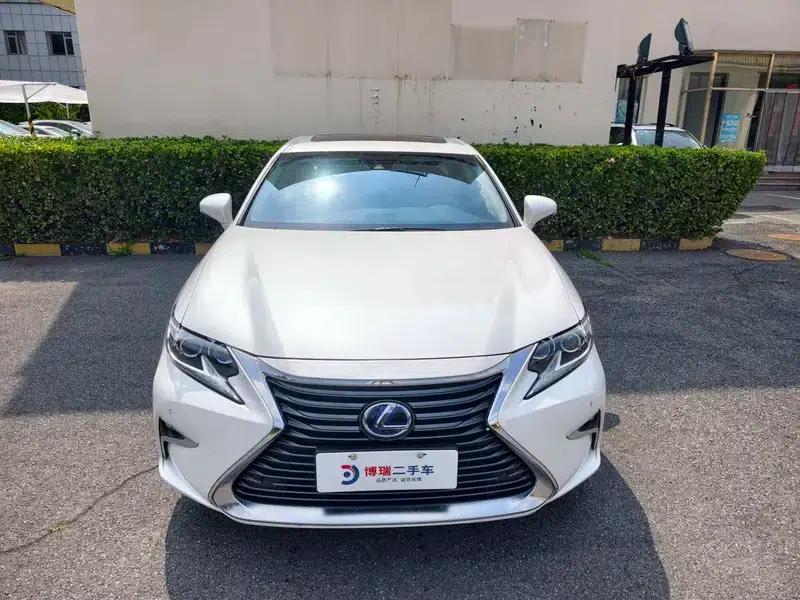 Lexus ES 2015 300h Luxury Edition — миниатюра 2
