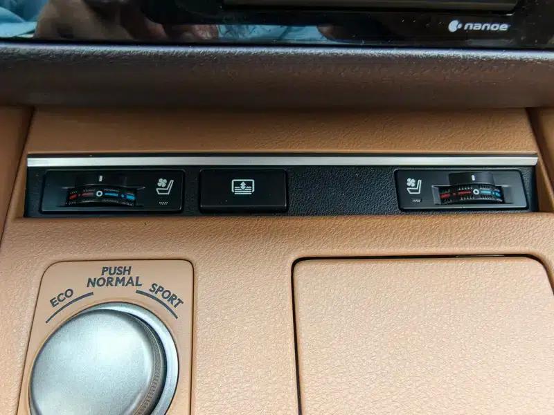 Lexus ES 2015 300h Luxury Edition — миниатюра 17