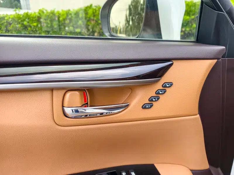 Lexus ES 2015 300h Luxury Edition — миниатюра 18