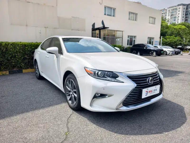 Lexus ES 2015 300h Luxury Edition — миниатюра 3