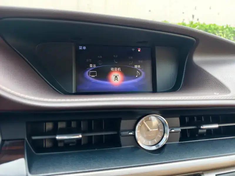 Lexus ES 2015 300h Luxury Edition — миниатюра 29