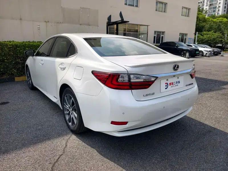 Lexus ES 2015 300h Luxury Edition — миниатюра 5