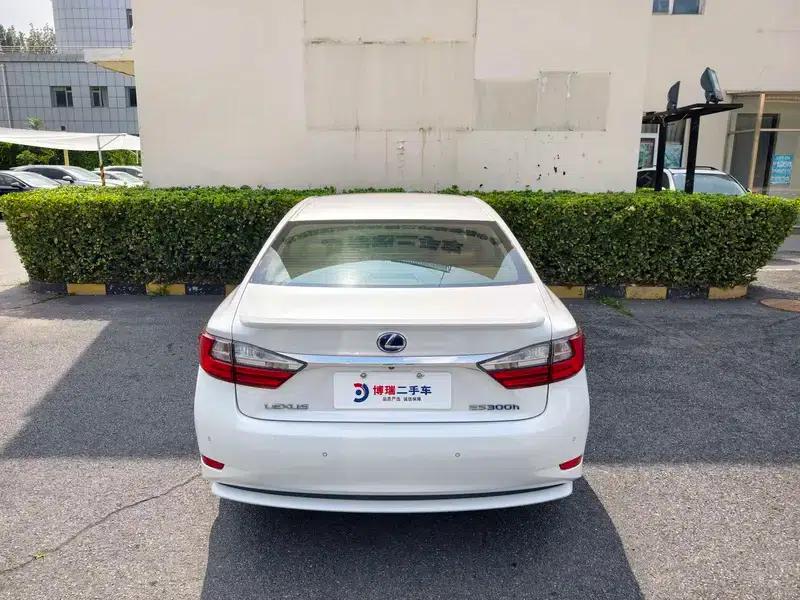 Lexus ES 2015 300h Luxury Edition — миниатюра 6