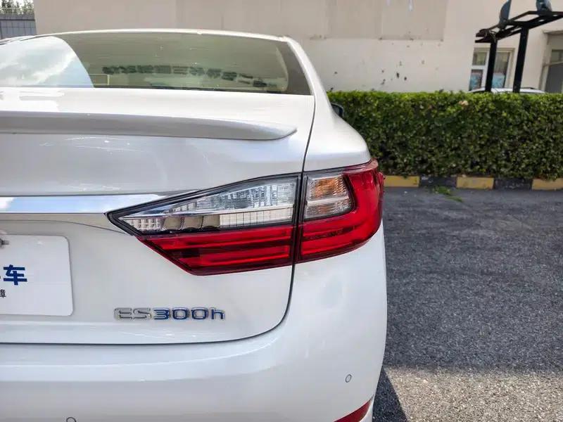 Lexus ES 2015 300h Luxury Edition — миниатюра 9