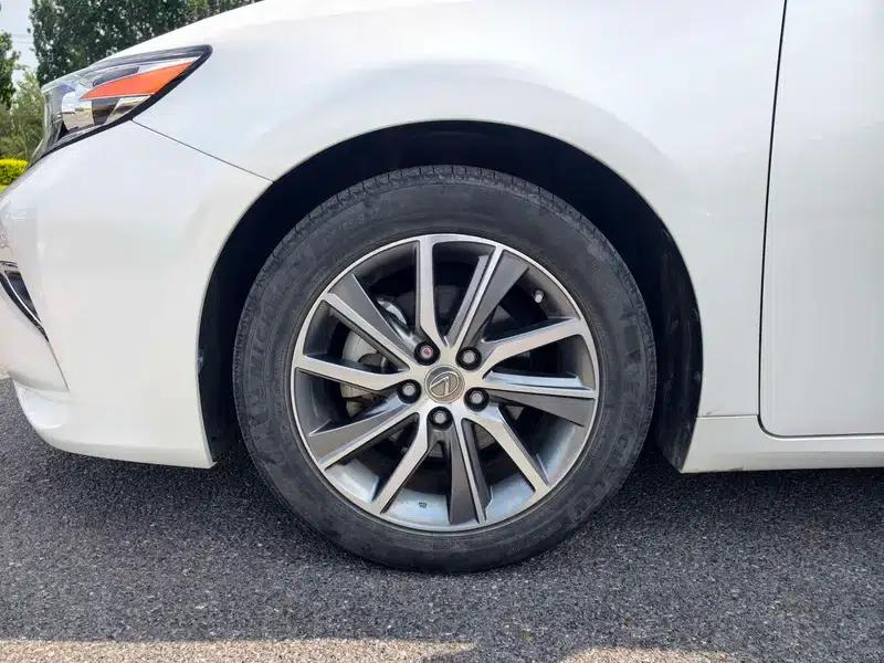 Lexus ES 2015 300h Luxury Edition — миниатюра 10