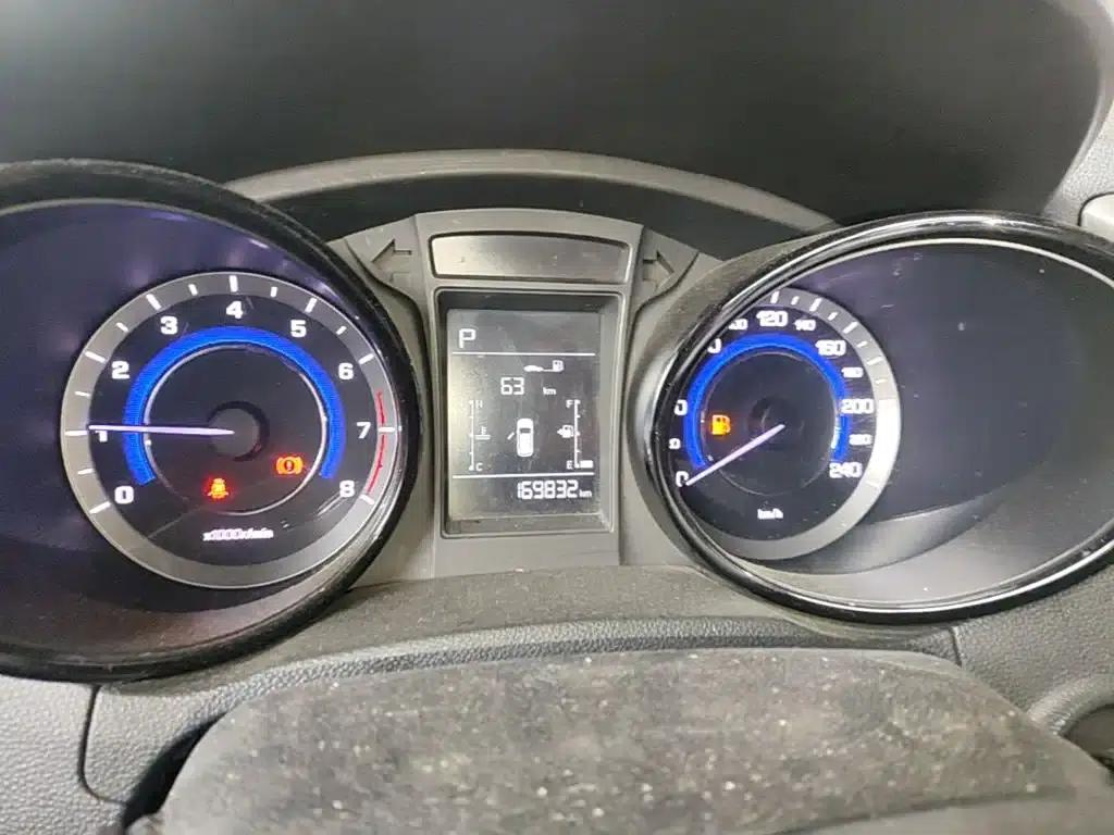 Changan CS15 2016 1.5L Automatic Fashion Edition — миниатюра 8