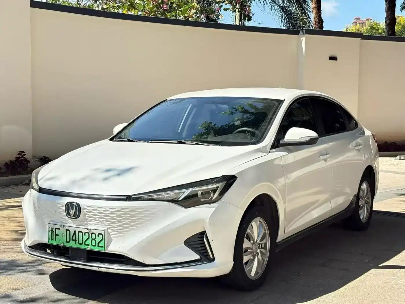 Changan Eado New Energy 2022 EV460 Smart Ride-Hailing Edition (Lithium Iron Phosphate) — миниатюра 1