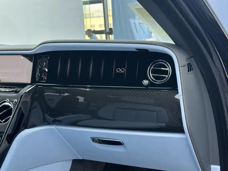 2025 Cullinan Series II Black Badge Disruptor — миниатюра 13
