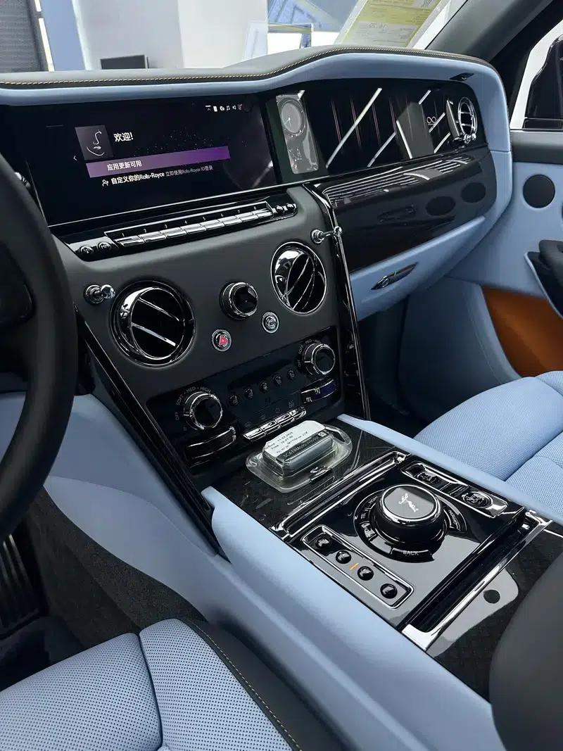 2025 Cullinan Series II Black Badge Disruptor — миниатюра 15