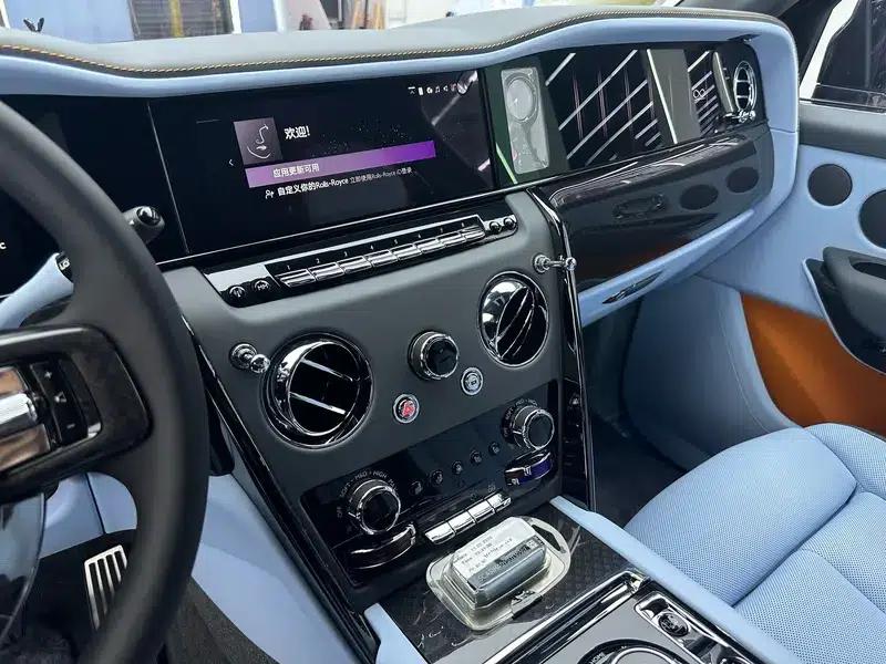 2025 Cullinan Series II Black Badge Disruptor — миниатюра 32
