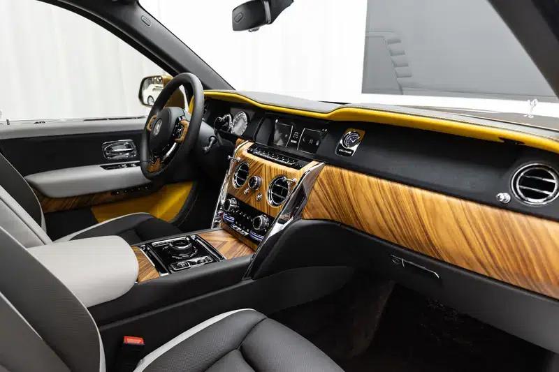 2022 Cullinan 6.7T Automatic AWD 4-seater — миниатюра 15