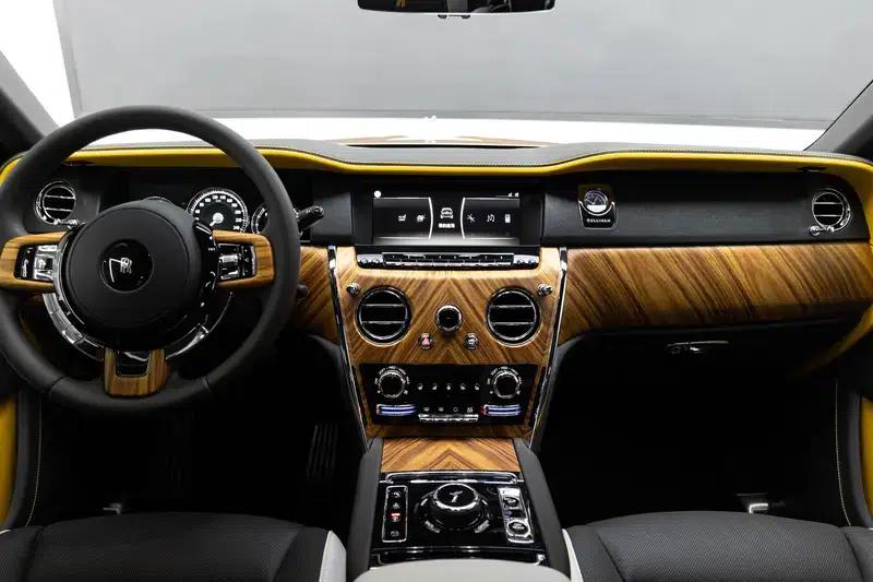 2022 Cullinan 6.7T Automatic AWD 4-seater — миниатюра 18