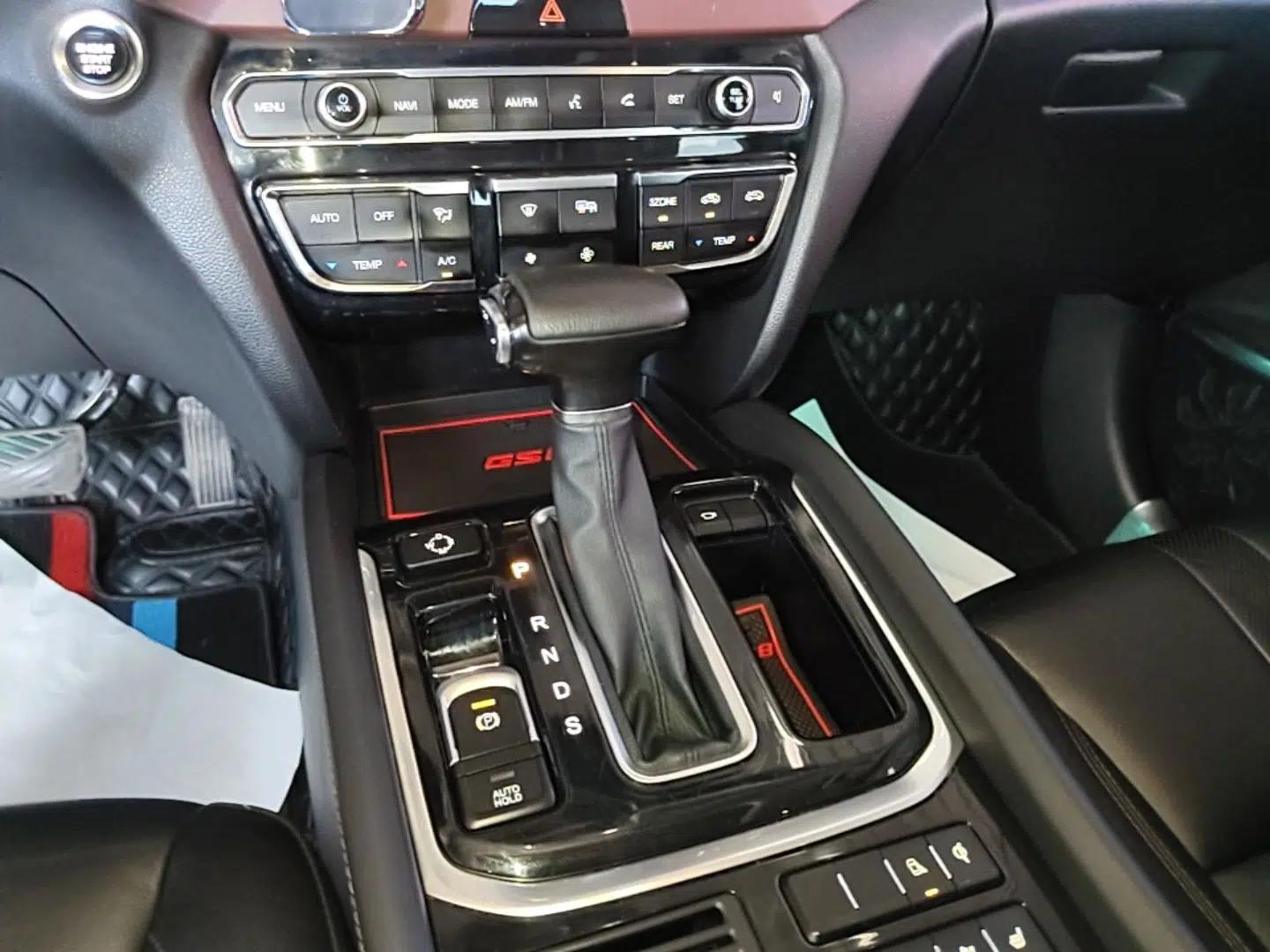 GAC Trumpchi GS8 2017 320T Two-Wheel Drive Luxury Smart Connectivity Version (7 Seats) — миниатюра 16