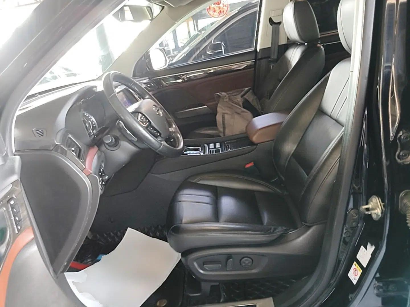 GAC Trumpchi GS8 2017 320T Two-Wheel Drive Luxury Smart Connectivity Version (7 Seats) — миниатюра 17
