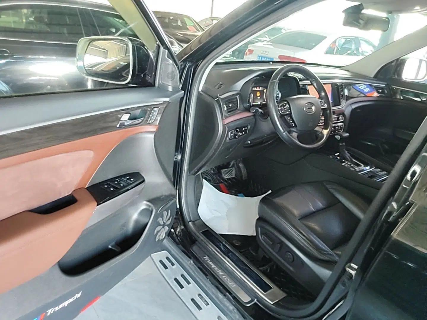 GAC Trumpchi GS8 2017 320T Two-Wheel Drive Luxury Smart Connectivity Version (7 Seats) — миниатюра 18