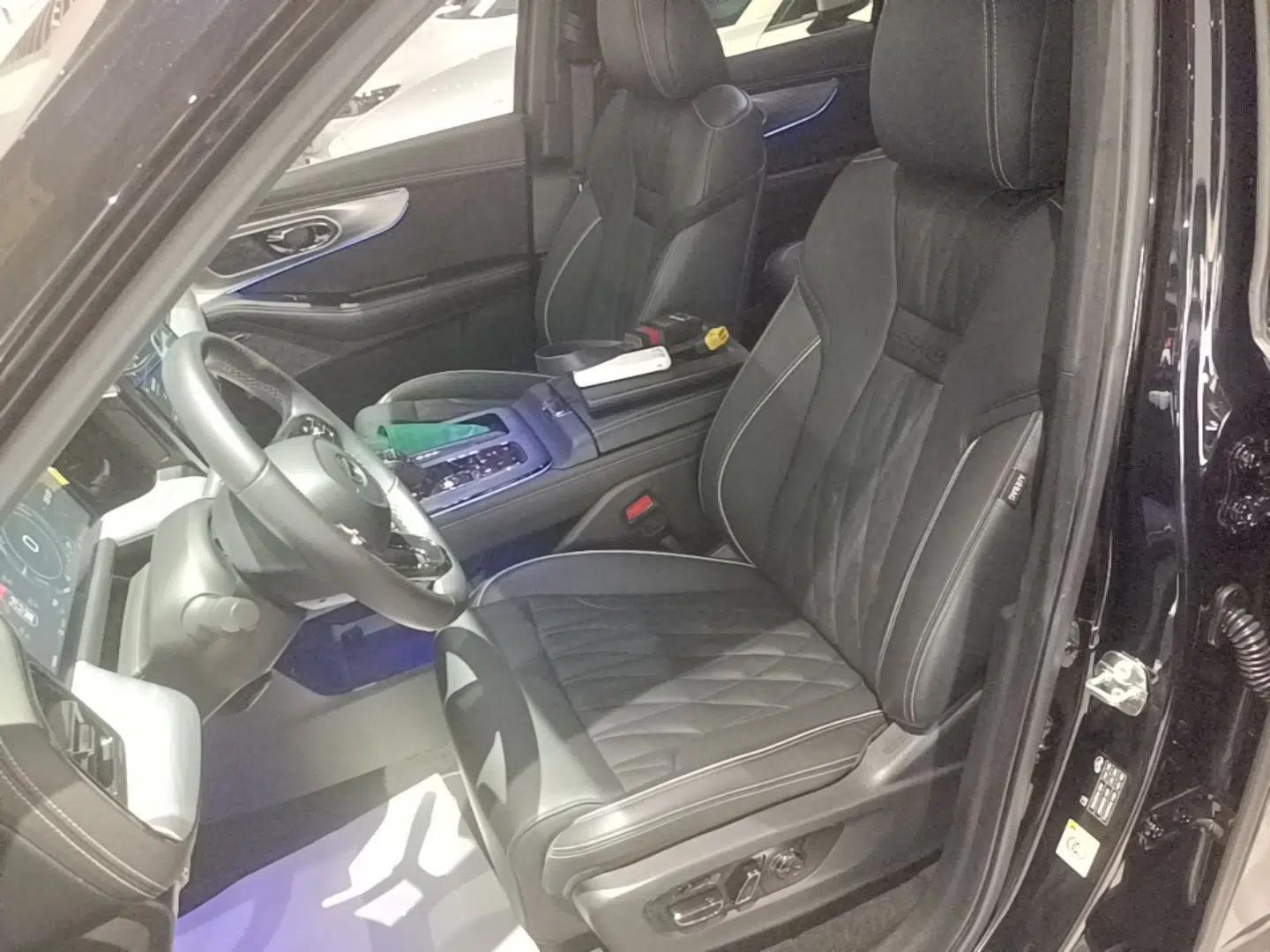 GAC Trumpchi GS8 2022 Double-Energy Series 2.0TM Two-Wheel Drive Prestige Edition (6 Seats) — миниатюра 17