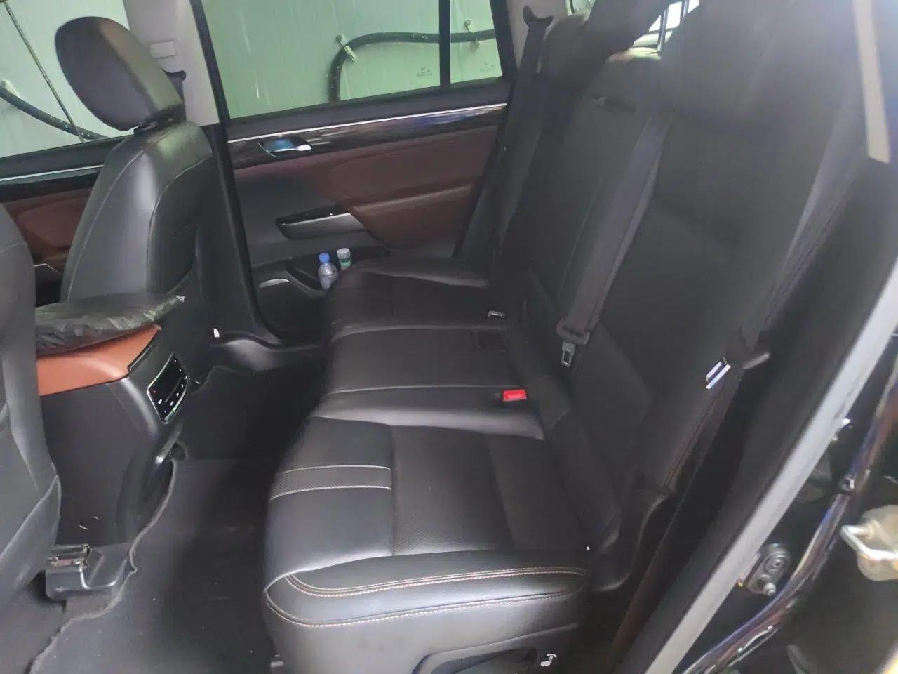 GAC Trumpchi GS8 2017 320T Two-Wheel Drive Luxury Smart Connectivity Version (7 Seats) — миниатюра 17