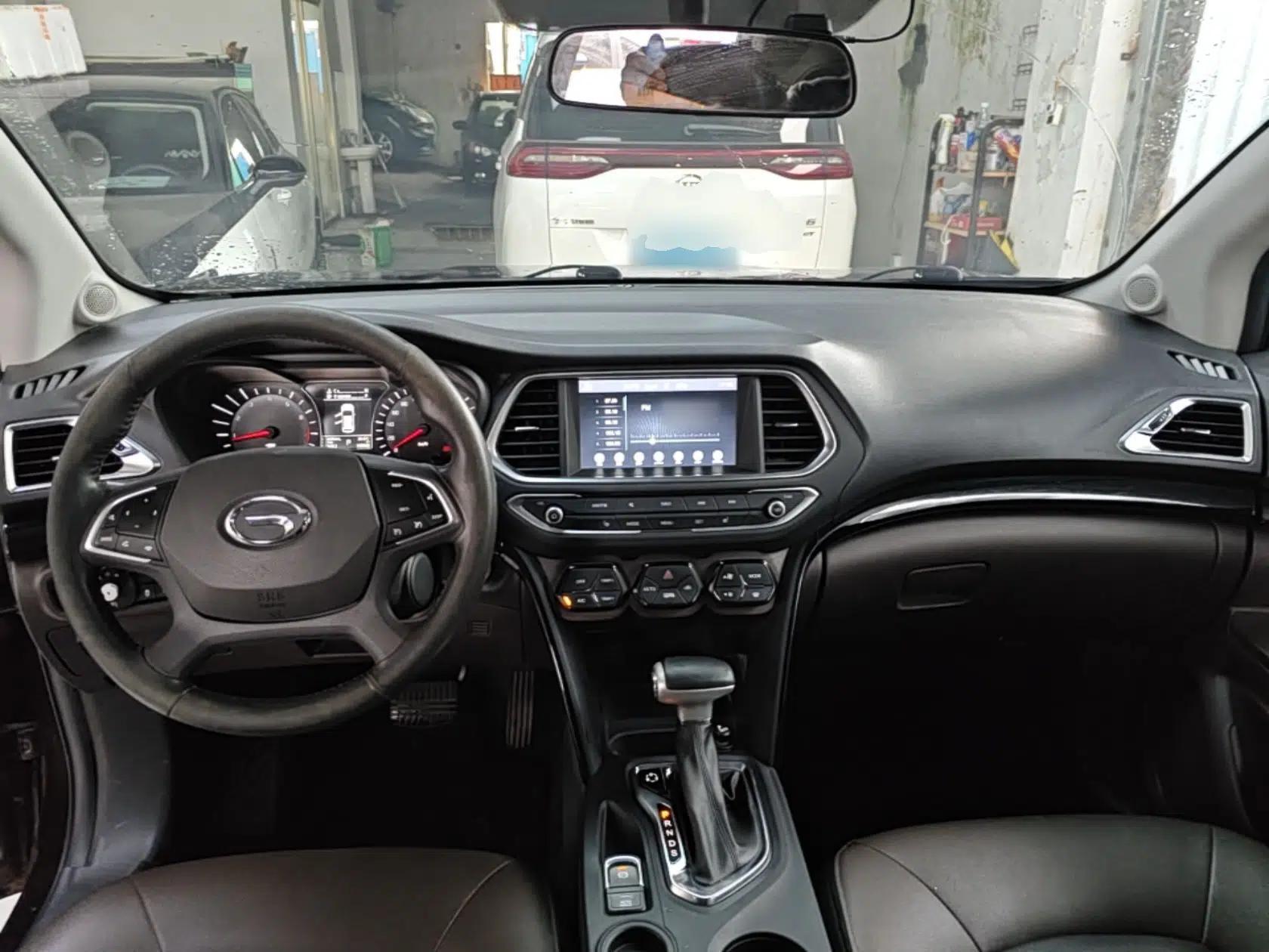 GAC Trumpchi GS4 2017 235T Automatic Two-Wheel Drive Luxury Smart Connectivity Version — миниатюра 12