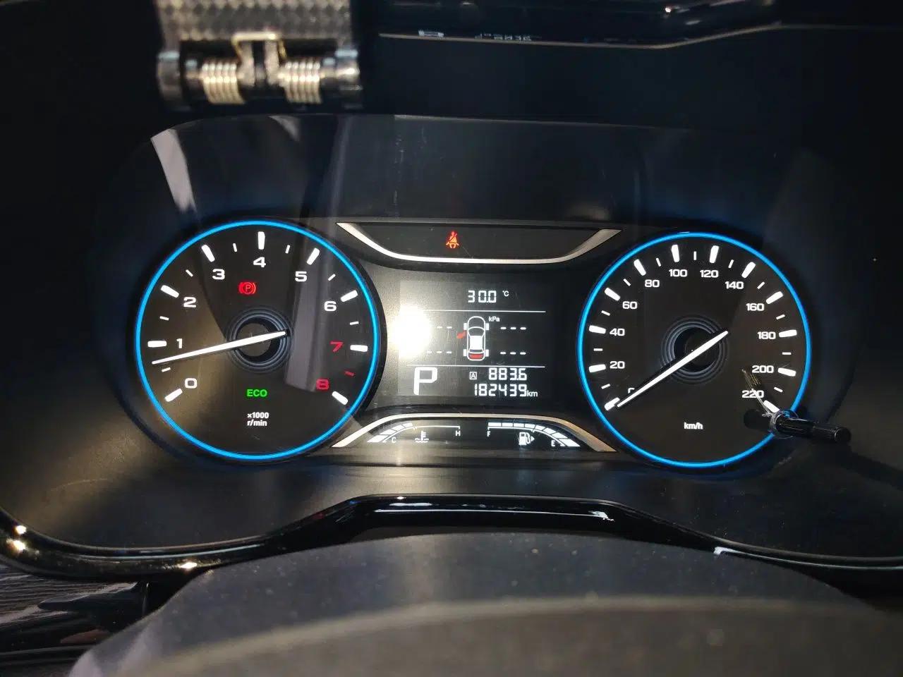 GAC Trumpchi GS4 2018 235T Automatic Two-Wheel Drive Luxury Smart Connectivity Millionth Anniversary Edition — миниатюра 11