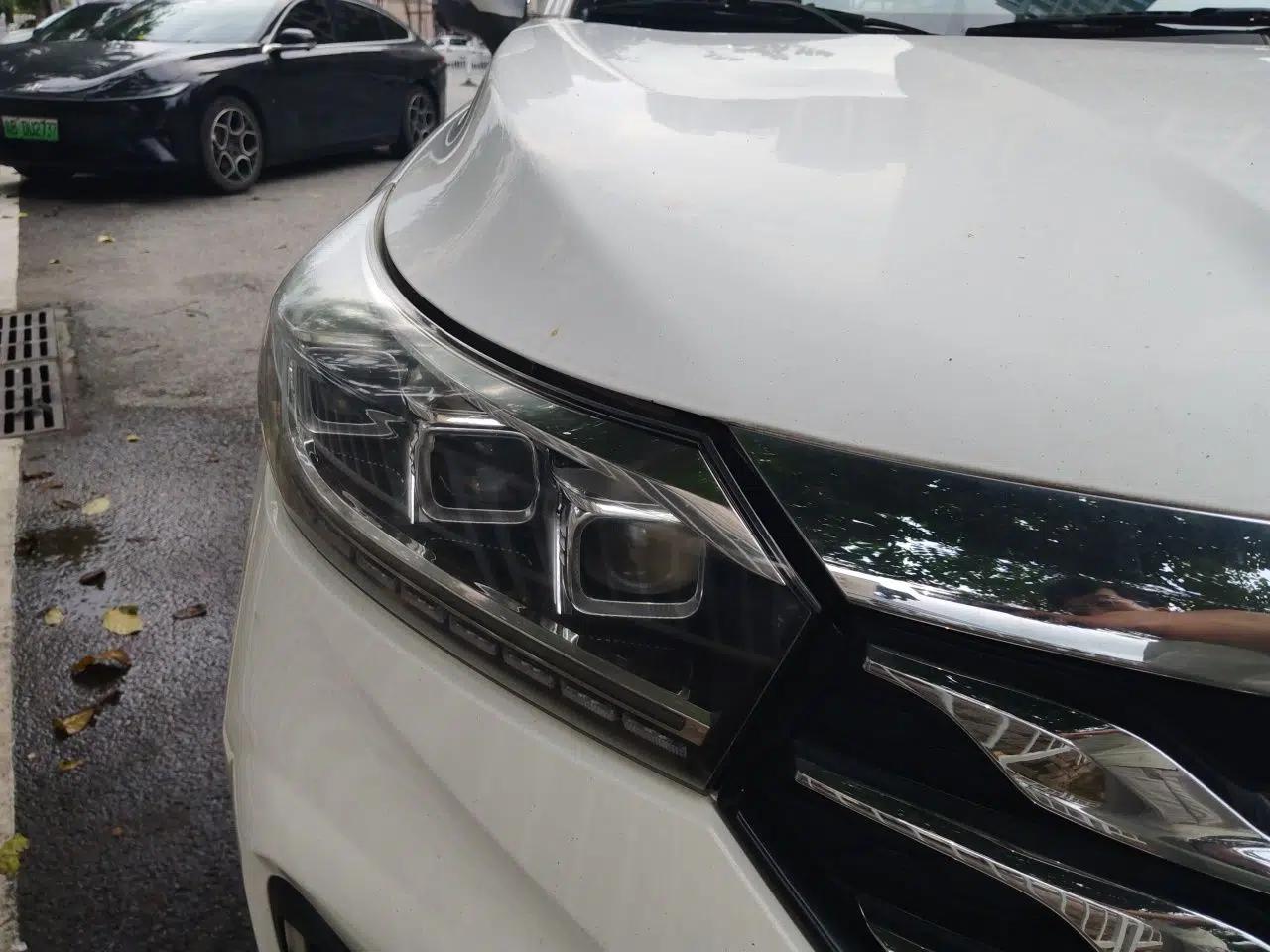 GAC Trumpchi GS4 2018 235T Automatic Two-Wheel Drive Luxury Smart Connectivity Millionth Anniversary Edition — миниатюра 7