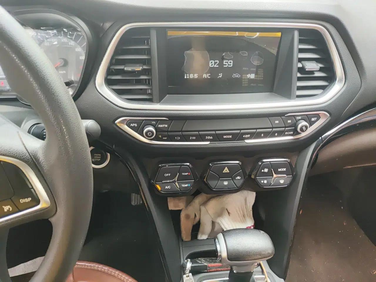 GAC Trumpchi GS4 2017 235T Automatic Two-Wheel Drive Elite Edition — миниатюра 13