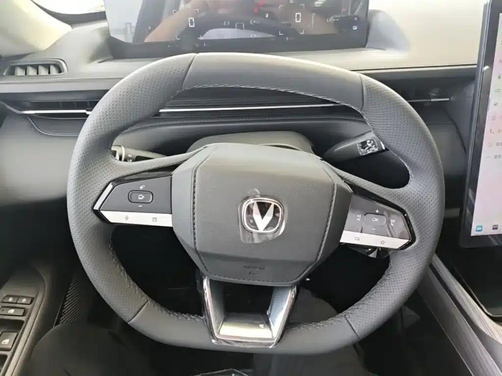 Changan Eado PHEV 2025 Smart Blue Whale 145KM Battleship Edition — миниатюра 11
