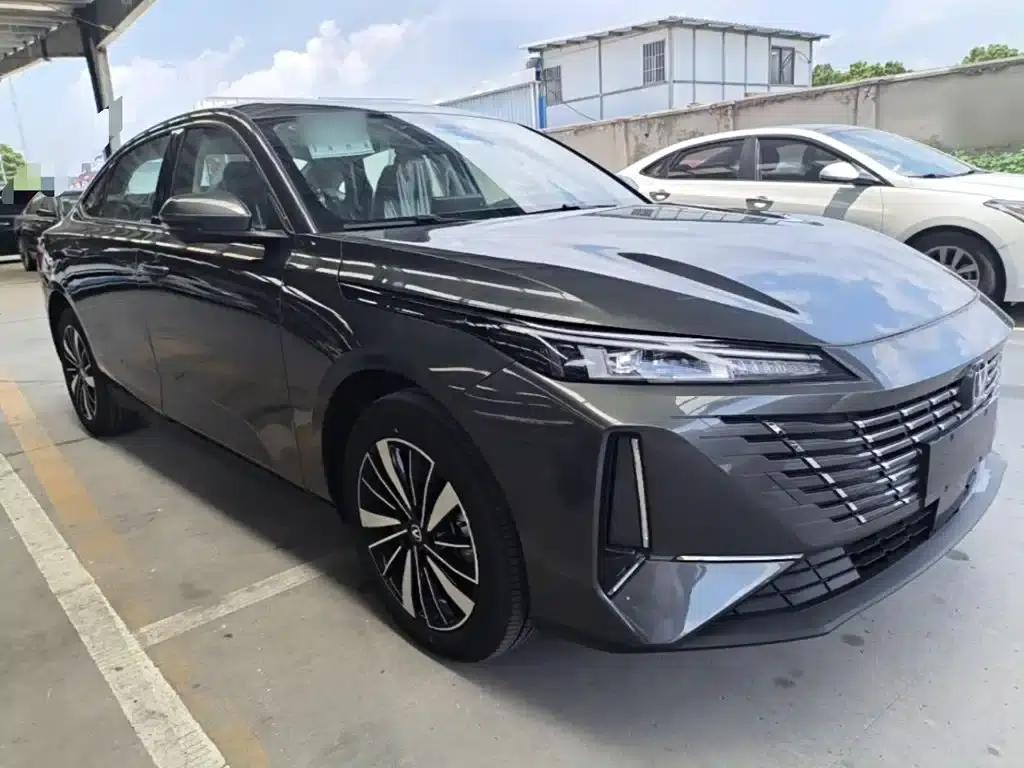 Changan Eado PHEV 2025 Smart Blue Whale 145KM Battleship Edition — миниатюра 4