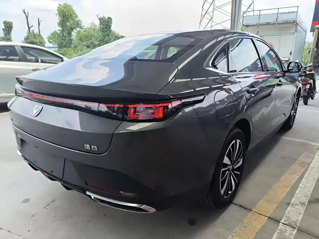 Changan Eado PHEV 2025 Smart Blue Whale 145KM Battleship Edition — миниатюра 7
