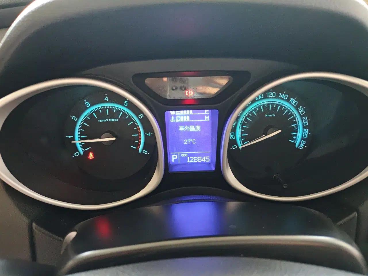 GAC Trumpchi GS5 2013 2.0L Automatic Two-Wheel Drive Light Interior Special Edition — миниатюра 11