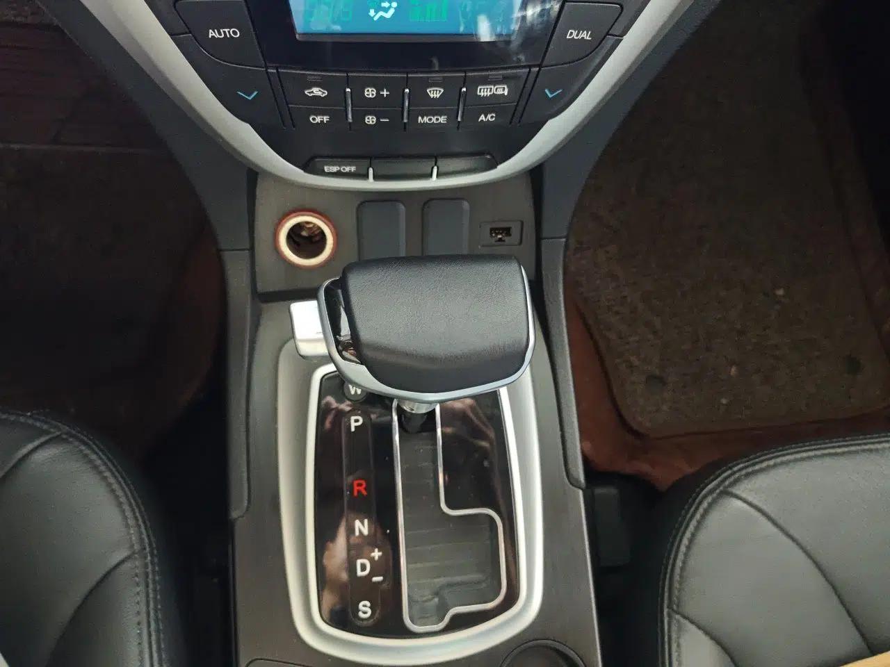 GAC Trumpchi GS5 2013 2.0L Automatic Two-Wheel Drive Light Interior Special Edition — миниатюра 14