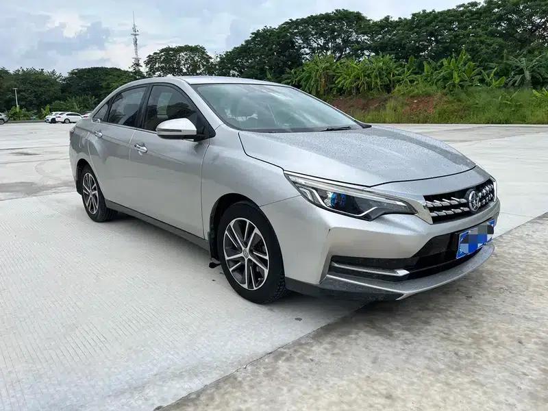 Venucia D60 2018 1.6L CVT Intelligent Elite Edition — миниатюра 3