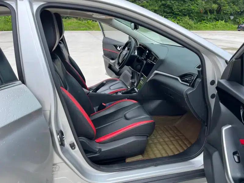 Venucia D60 2018 1.6L CVT Intelligent Elite Edition — миниатюра 24