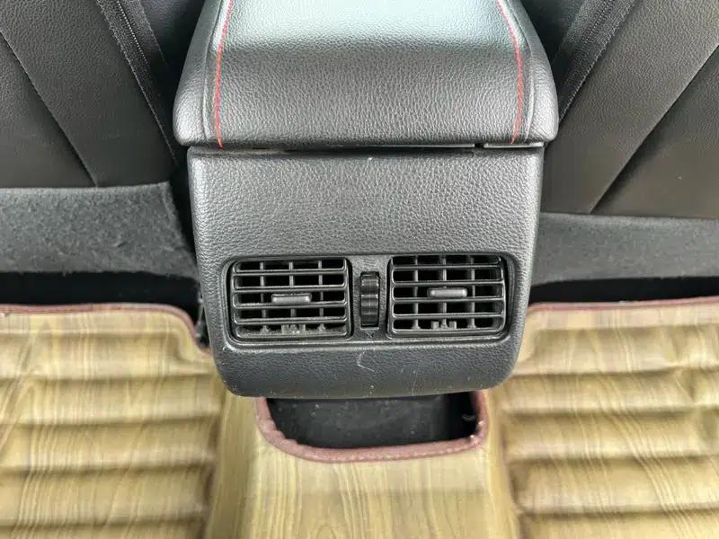 Venucia D60 2018 1.6L CVT Intelligent Elite Edition — миниатюра 9