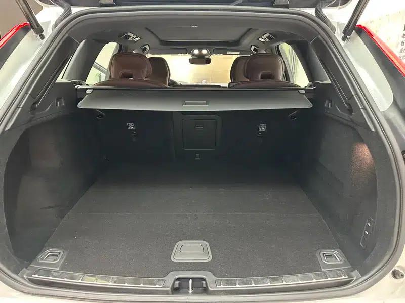 2025 Volvo XC60 PHEV T8 AWD Long Range Smart Luxury Edition — миниатюра 12