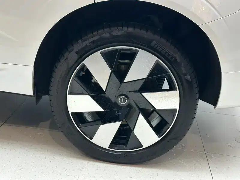 2025 Volvo XC60 PHEV T8 AWD Long Range Smart Luxury Edition — миниатюра 7