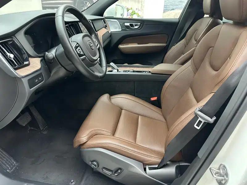 2025 Volvo XC60 PHEV T8 AWD Long Range Smart Luxury Edition — миниатюра 10