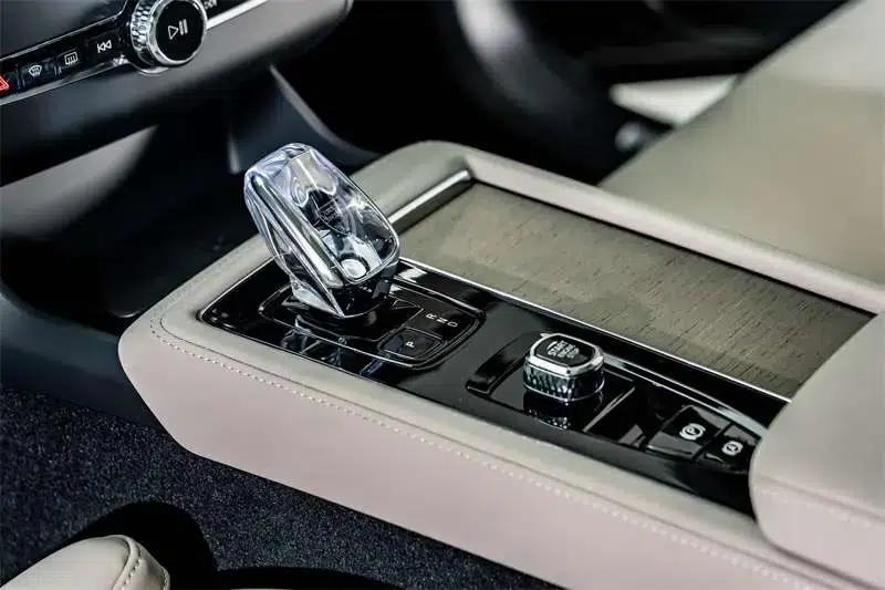 Volvo XC90 PHEV 2025 Facelift E-Drive Hybrid T8 Long Range Smart Luxury Edition 7-Seater — миниатюра 18