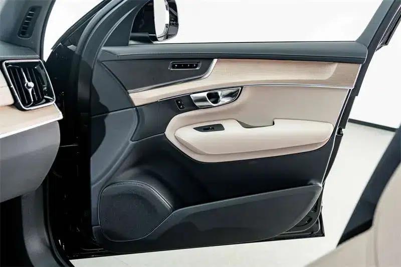 Volvo XC90 PHEV 2025 Facelift E-Drive Hybrid T8 Long Range Smart Luxury Edition 7-Seater — миниатюра 25