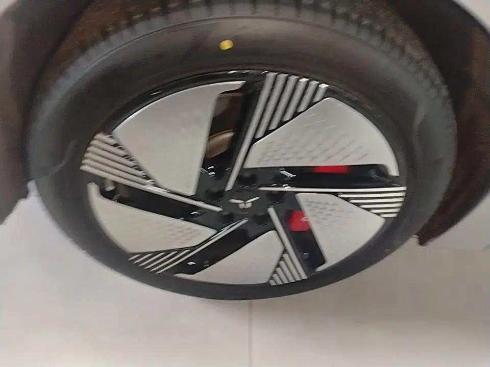 Hongqi EH7 2025 640 All-Wheel Drive Smart Selection Edition — миниатюра 10