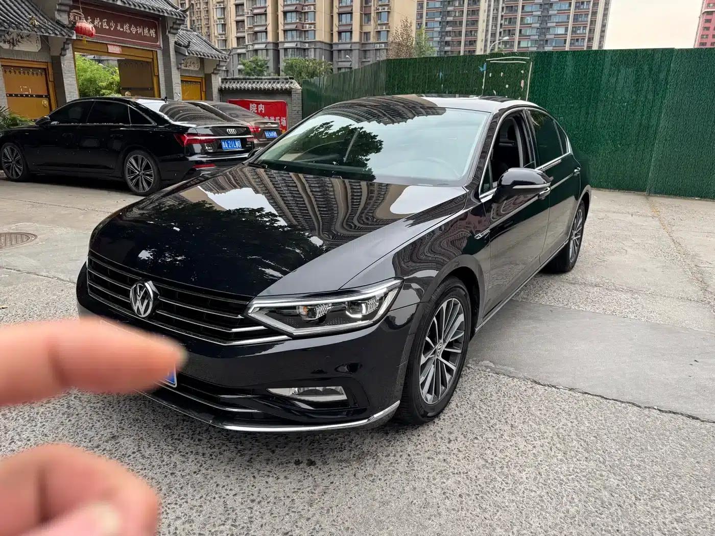 2020 Volkswagen Passat 330TSI DSG Luxury — миниатюра 1