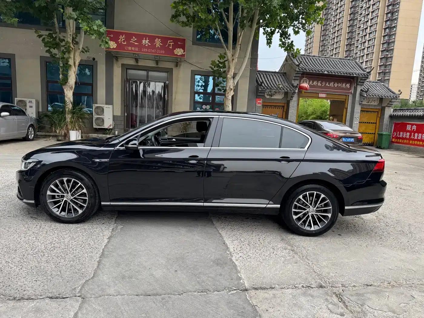 2020 Volkswagen Passat 330TSI DSG Luxury — миниатюра 2