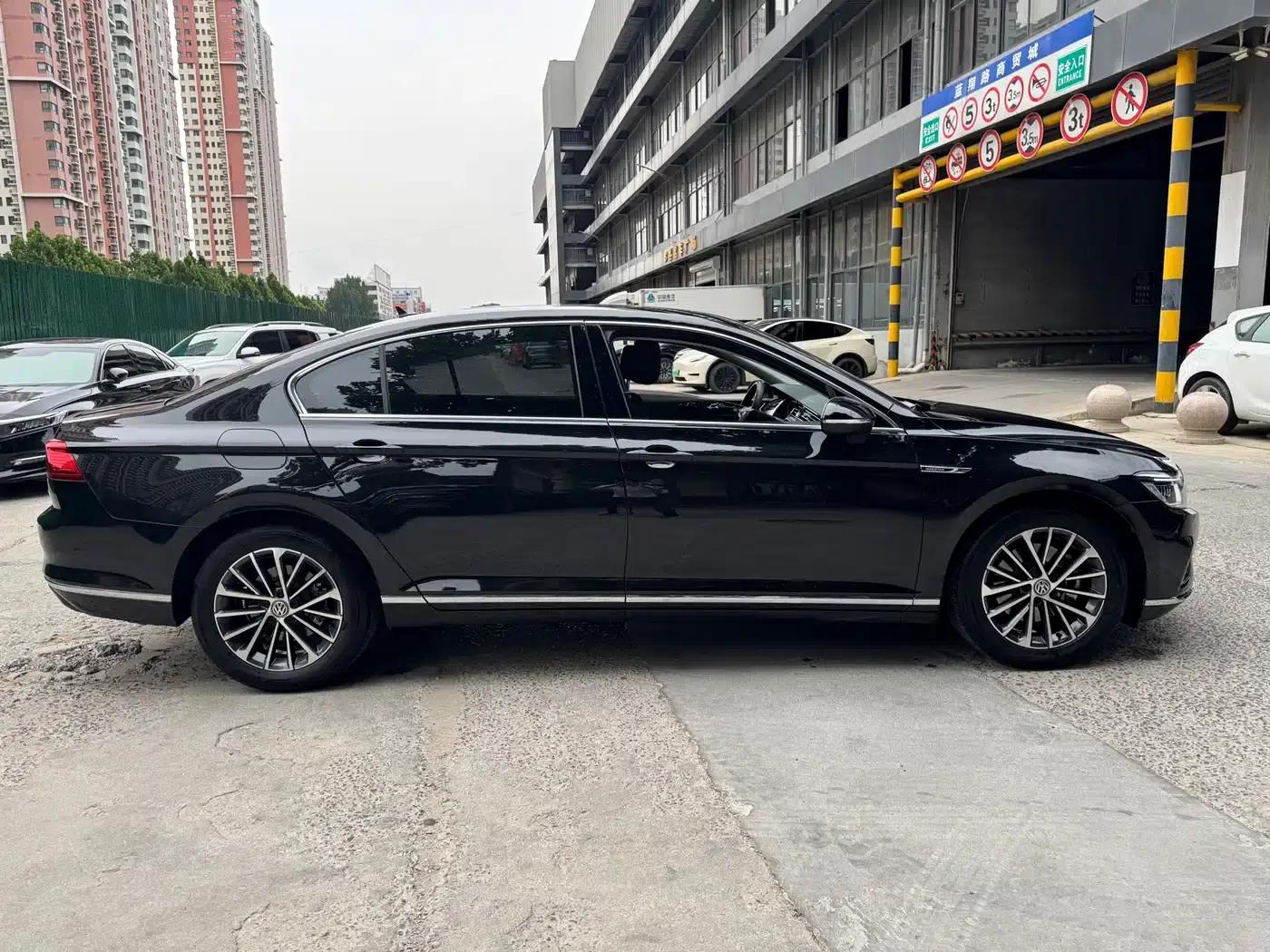 2020 Volkswagen Passat 330TSI DSG Luxury — миниатюра 3