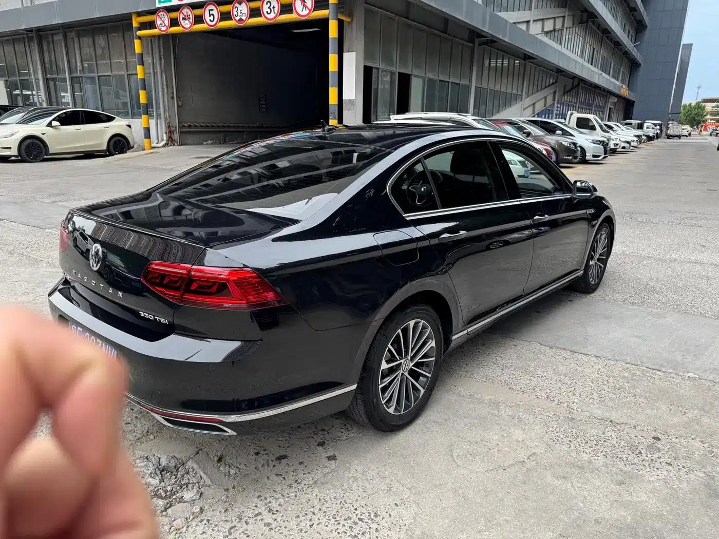 2020 Volkswagen Passat 330TSI DSG Luxury — миниатюра 4