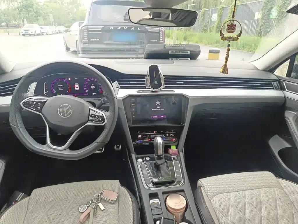 Volkswagen Magotan 2023 2 Millionth Unit Commemorative Edition 330TSI DSG Luxury — миниатюра 5