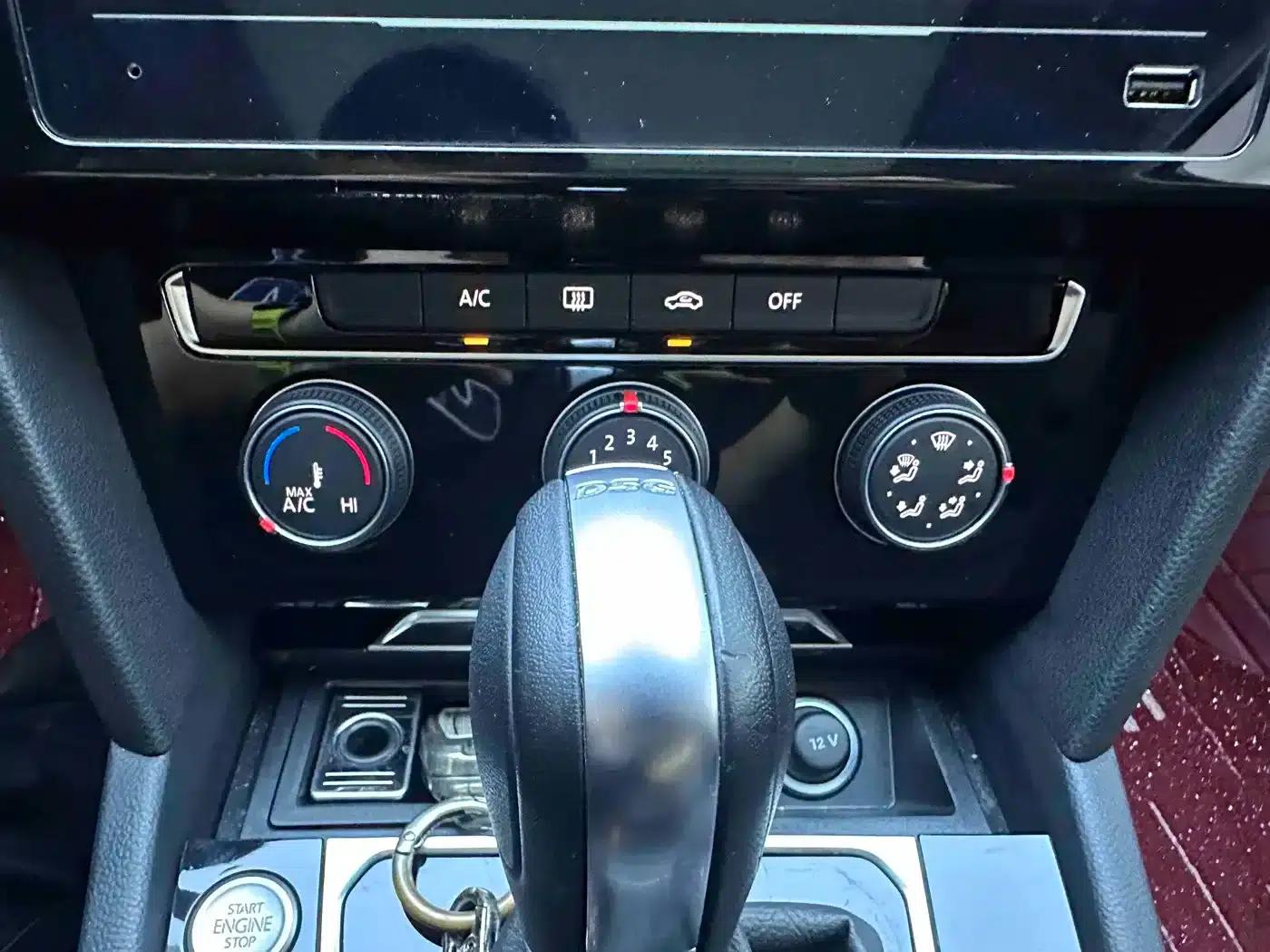 Volkswagen Magotan 2023 2 Millionth Unit Commemorative Edition 280TSI DSG Comfort Model — миниатюра 13