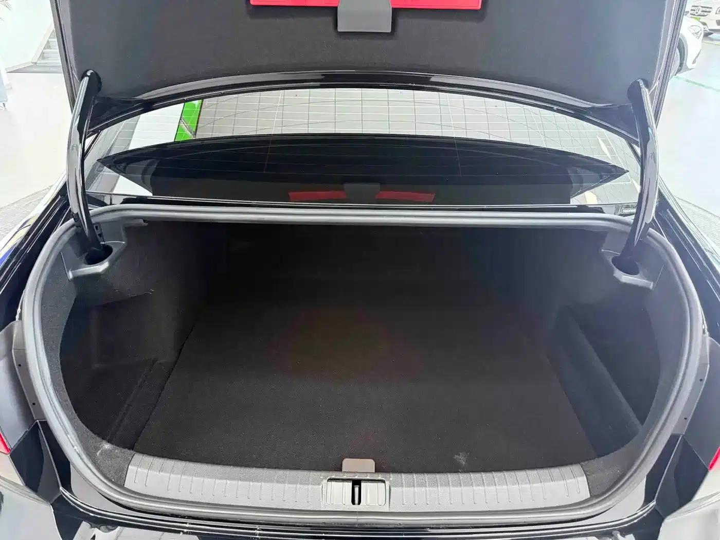 Volkswagen Magotan 2023 2 Millionth Unit Commemorative Edition 280TSI DSG Comfort Model — миниатюра 12